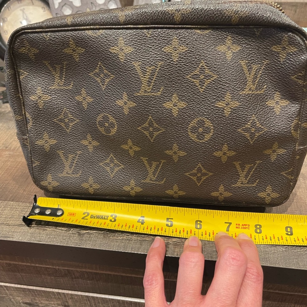 Louis Vuitton Brown Toiletry Bag with Monogram Pattern - Picture 9 of 9